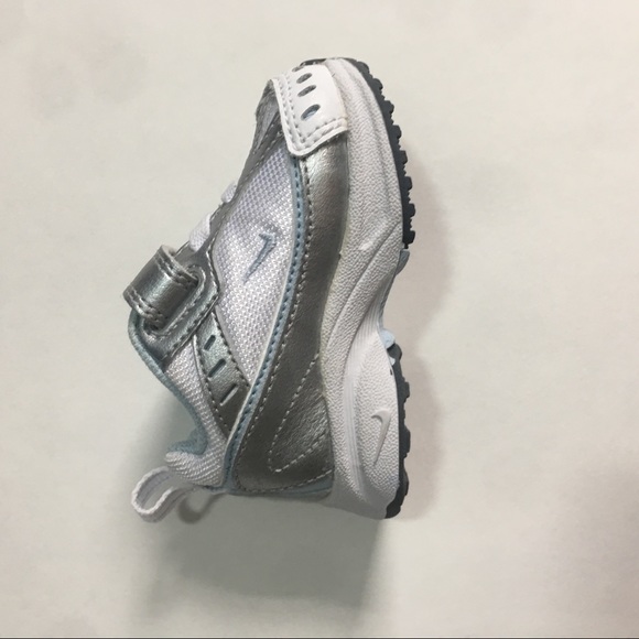 Nike Little Dart 6 White & Blue Unisex Sneakers - Picture 6 of 6